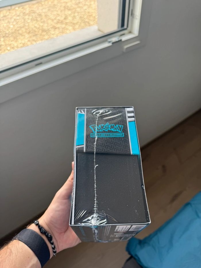 🇫🇷 Pokémon ETB EV 10.5 Foudre Noire (Elite Trainer Box) - photo numéro 3