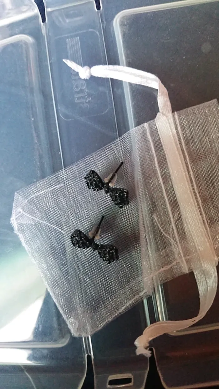 Clou d'oreilles nœuds noir - photo numéro 2