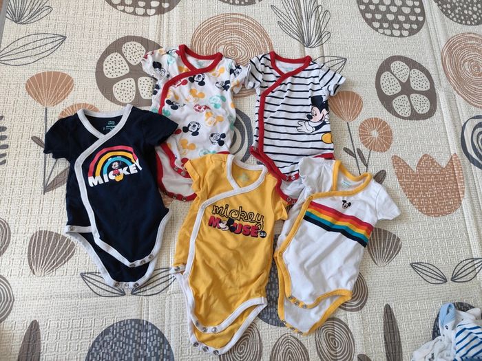 Lot de 5 bodies manches courtes mickey 3 mois - photo numéro 2