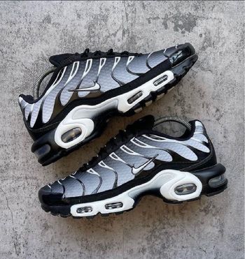 Nike tn noir gris blanc 42