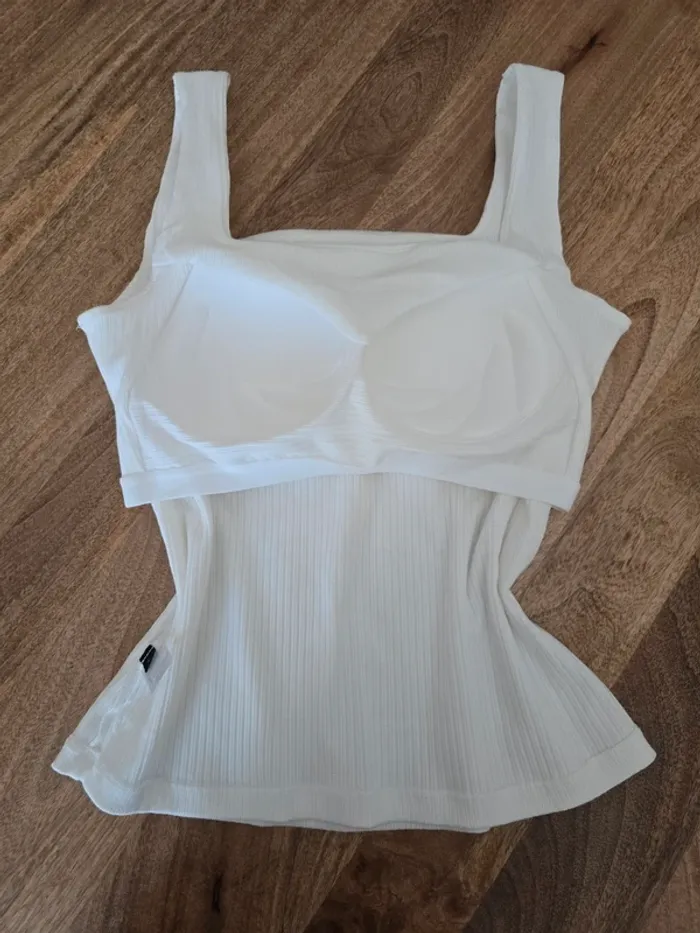 Top brassiere intégrée