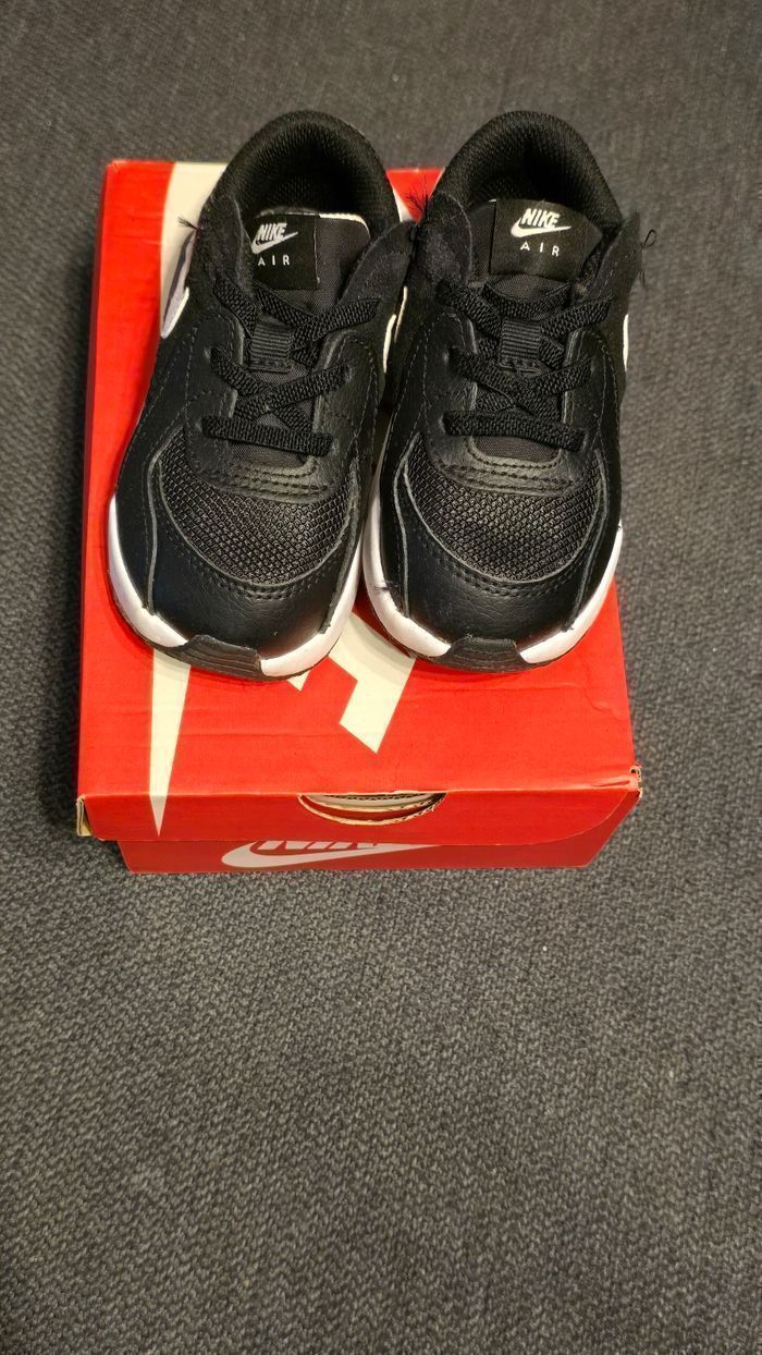 (Etat neufs)👌👌🥰🤩😍Superbes Baskets NIKE  AIR MAX pointure 23.5 (lacets élastiques)😍🤩💙🥰 - photo numéro 3