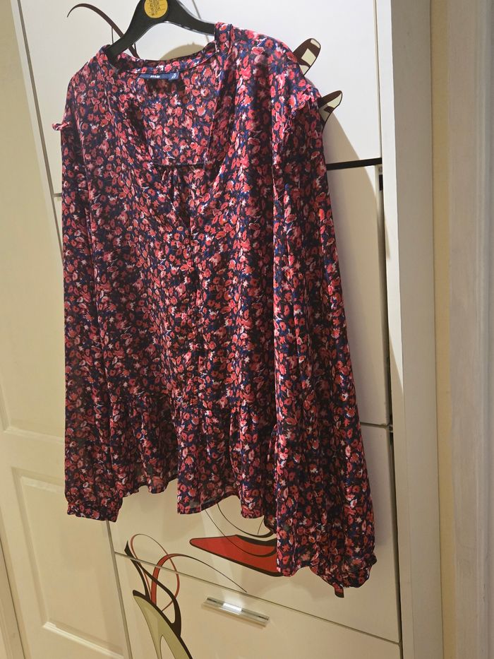 Blouse manches longues à fleurs T.44/46 Kiabi