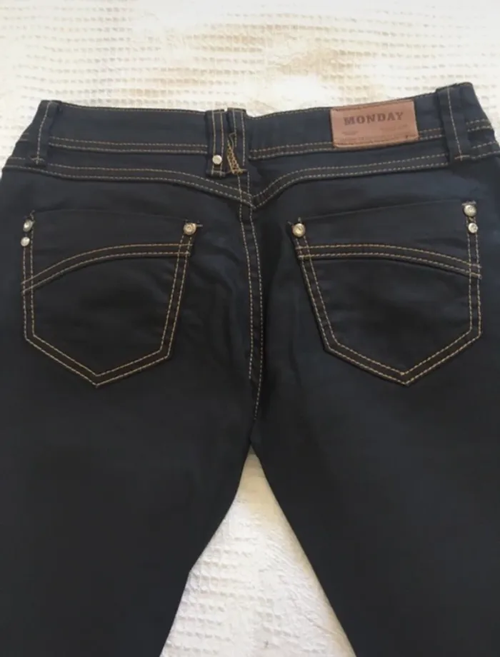 Jeans bleu foncé effet huilé Monday - photo numéro 5