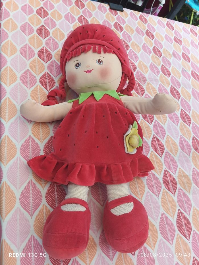 Grande poupée peluche Charlotte aux fraises