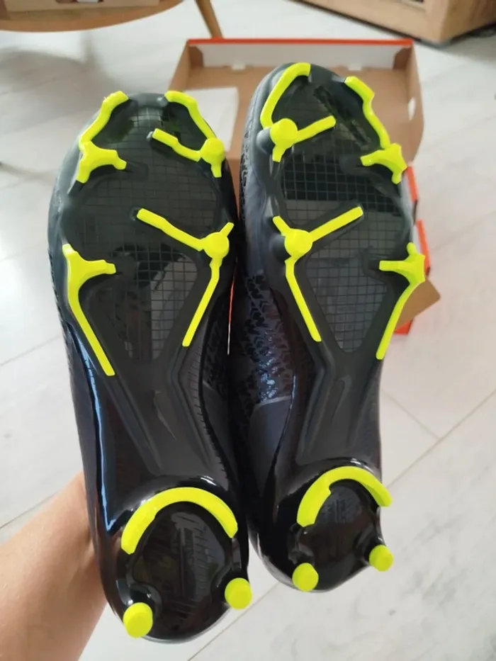 Crampons Nike zoom neufs - photo numéro 2