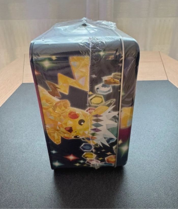 Pokémon coffret coffre aux trésors Valisette Pikachu Téracristal  Neuf Français - photo numéro 3