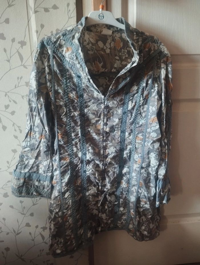 Blouse manches 3/4 fleurie taille 42