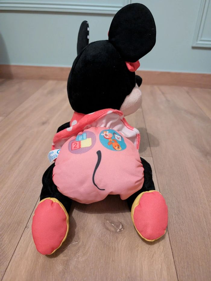 Minnie marche à 4 pattes - photo numéro 3