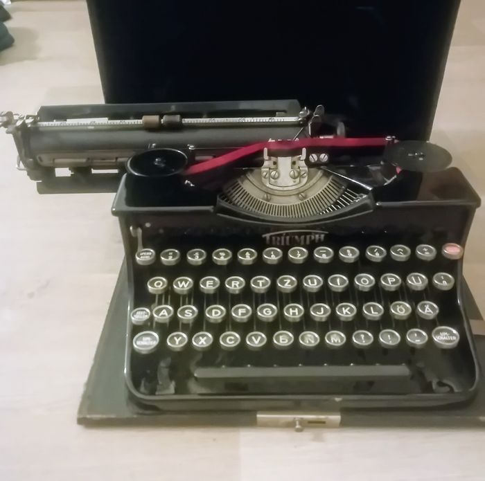 Machine à écrire portable Triumph  Durable Vintage - Clavier QWERTZ Allemand - Années 30-40 - Avec Mallette - photo numéro 9