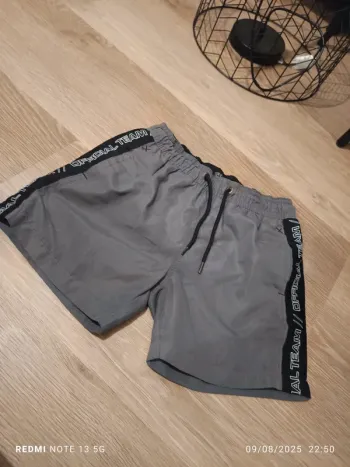 Magnifique short rg taille 12 ans