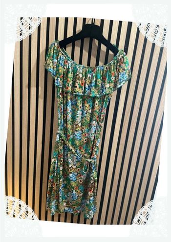 Fille à suivre robe d été épaule dénude à fleur taille T1 soit 36/38