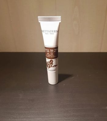 Contour des yeux au café vert bio nettaderm