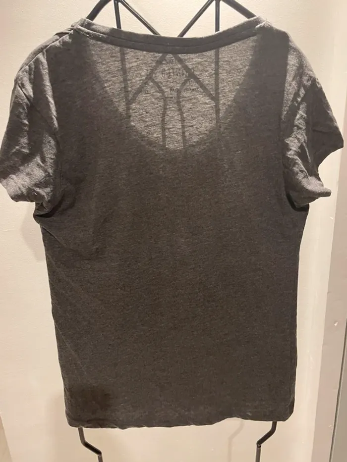 TEE shirt col V Primark taille 40 - photo numéro 5