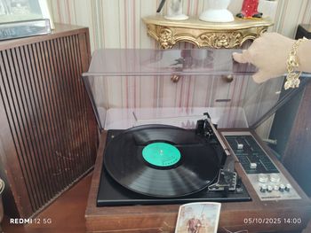 Tourne disque avec enceinte