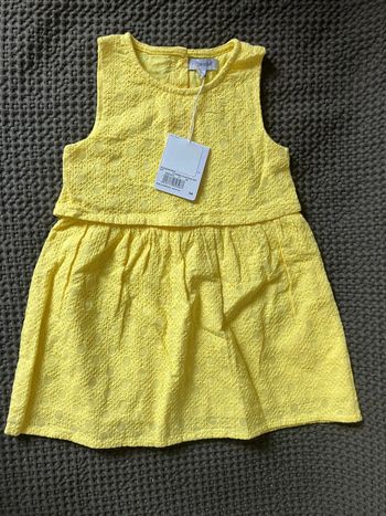 Robe sans manches avec effet brodé jaune