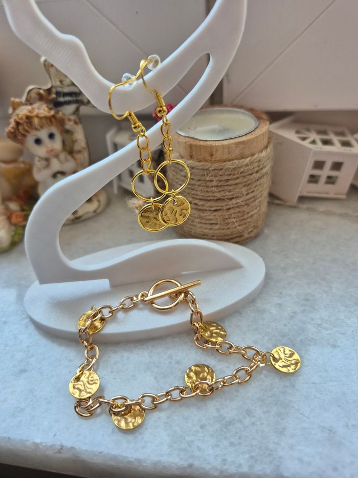 Set boucles d'oreilles et bracelet. - photo numéro 1