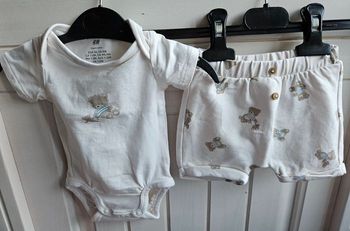 Ensemble H&M Body Manches Courtes & Short Bébé (Taille 56) – Ourson