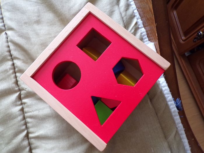 Boîte en bois et formes à encastrer - photo numéro 3