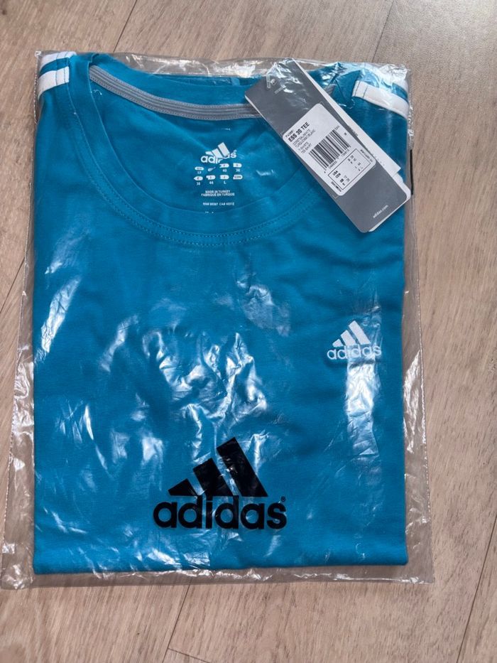 T-shirt femme Adidas, taille L - photo numéro 1