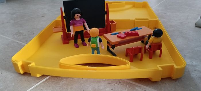 Playmobil valisette maîtresse et élèves