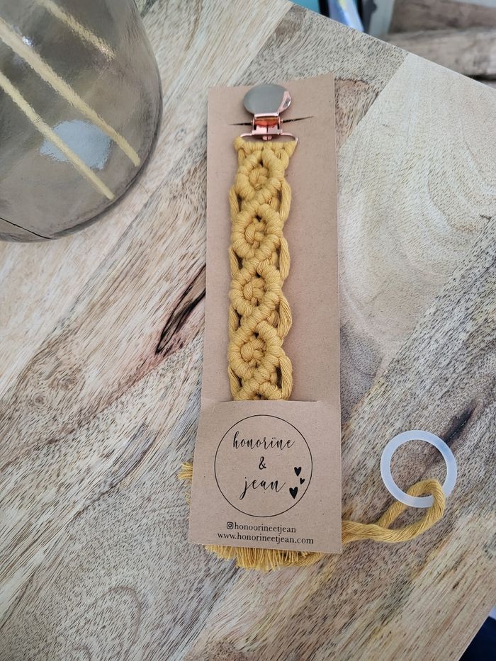 Attache tétine Macramé
