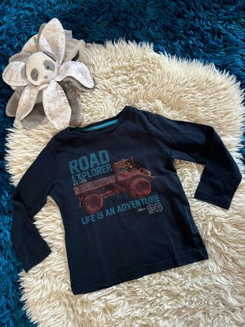 Joli teeshirt manches longues taille 3 ans