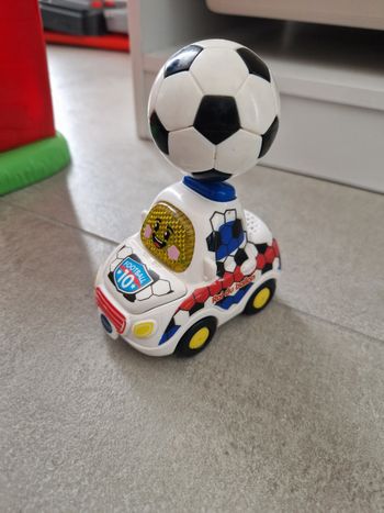 Tut tut bolide leon le roi du ballon