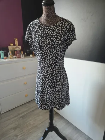 Jolie Robe de chez kookai en taille 42