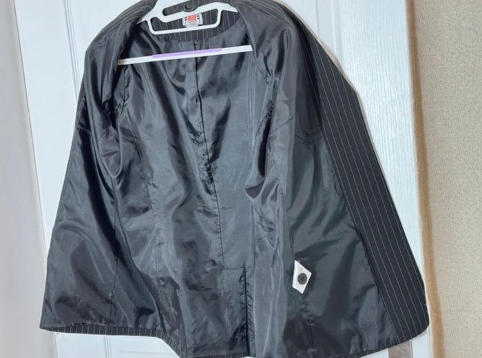 Tailleur pantalon comme neuf - photo numéro 12