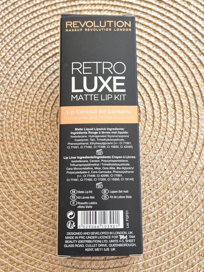 Kit contour des lèvres  + rouge à lèvres mat - photo numéro 2