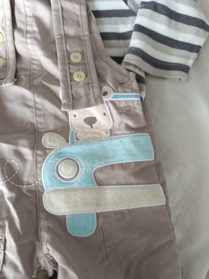 Salopette et tee shirt - photo numéro 2