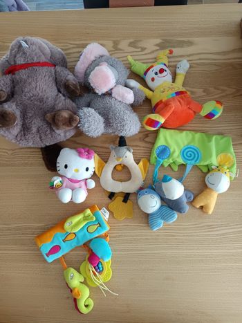 Lot jouets bébé