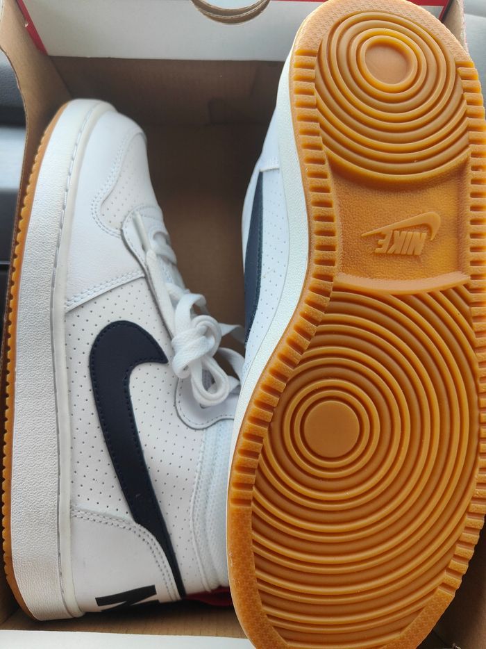 Nike air Court bourough pointure 40 neuve - photo numéro 2