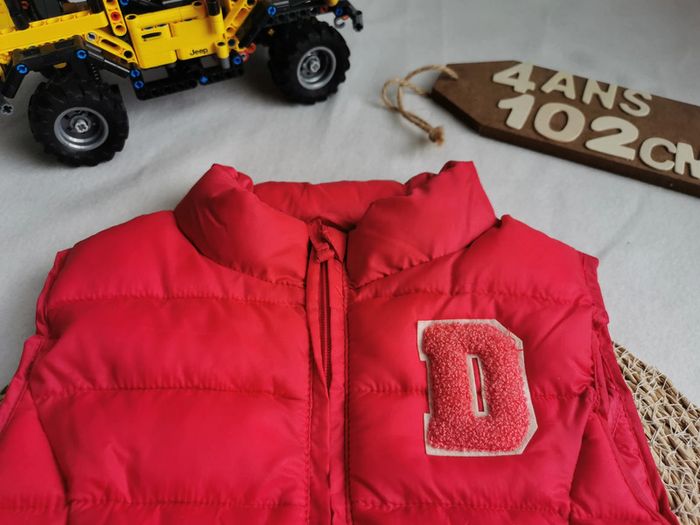 Doudoune 🧒 sans manche, légère, capuche, rouge, dpam, 4 ans - photo numéro 3