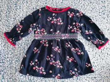Robe à petites fleurs taille 6 mois