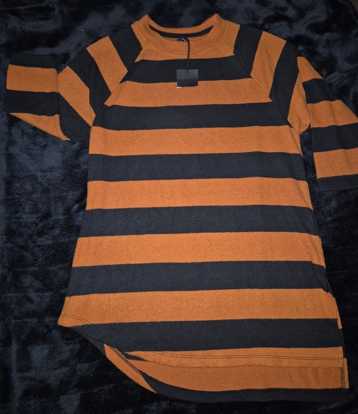 Pull orange et noir