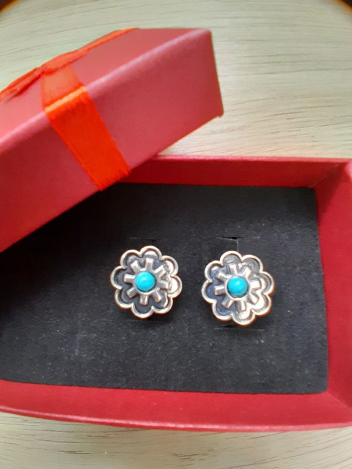 Boucles d'oreilles, fleurs, style Bohème, argentées et pierres turquoise - photo numéro 2