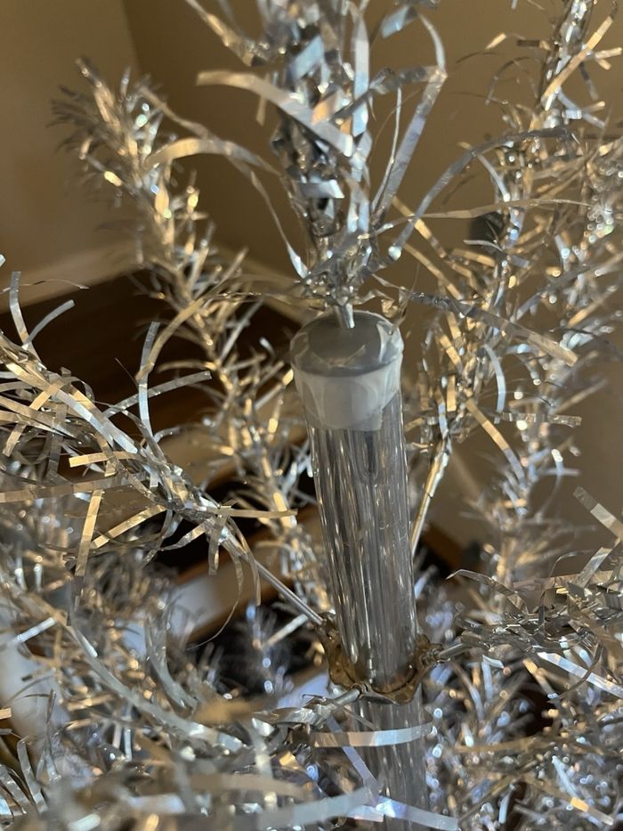 Sapin de Noël en aluminium 1,83 m, 53 branches, style moderne du milieu du siècle (T-8526-57), idéal pour les 50-60 ans et plus. - photo numéro 6