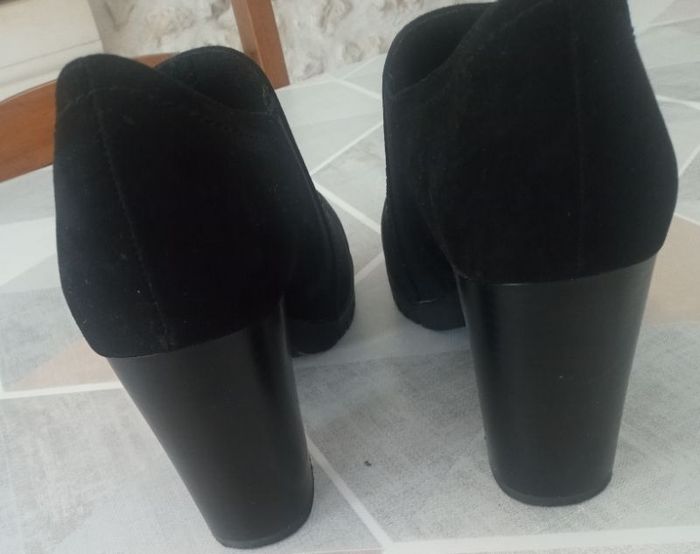 Chaussures NEUVES  noires talons  nubbuck 42 - photo numéro 4