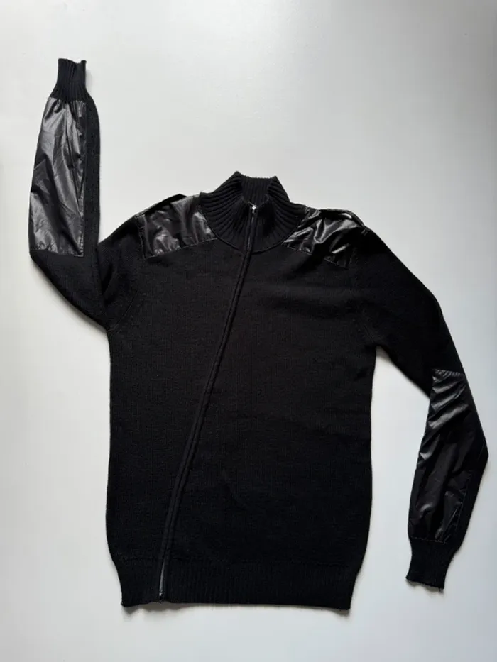 Gilet noir en maille / Cardigan noir en maille Carnet de Vol