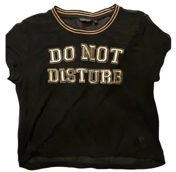 T shirt courtes manches noir et or résille