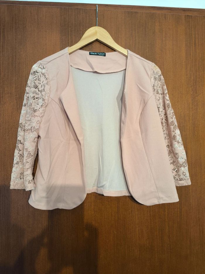 Veste élégante avec dentelle
