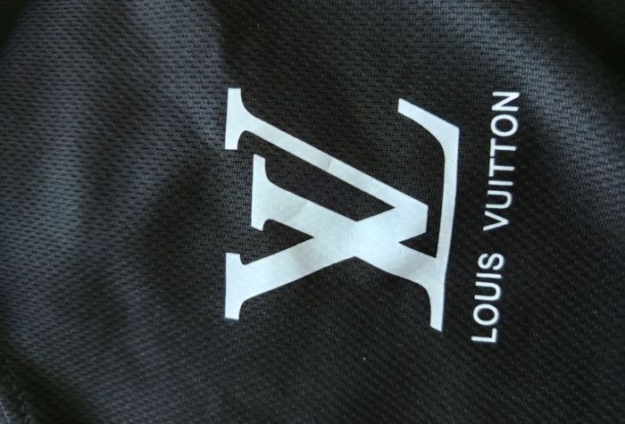 Tee shirt louis Vuitton lv - photo numéro 2