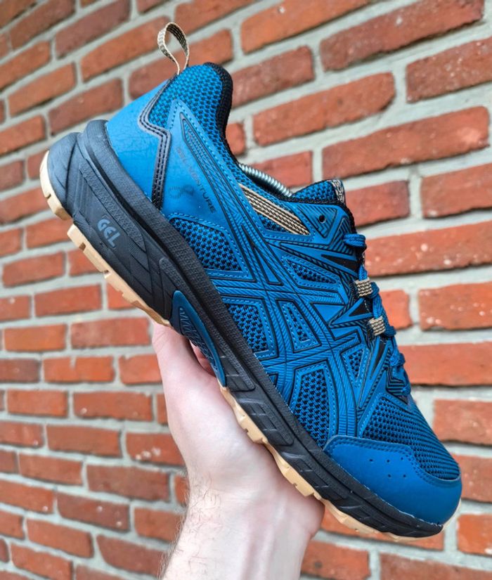 Baskets Asics gel venture 8 portées une fois neuves avec boîte pointure 44