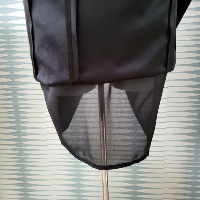 Robe cocktail noire satinée en excellent état taille 38 Caroll - photo numéro 9
