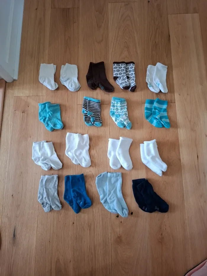 Lot 17 paires de chaussettes bébé - 15/18 - Très bon état