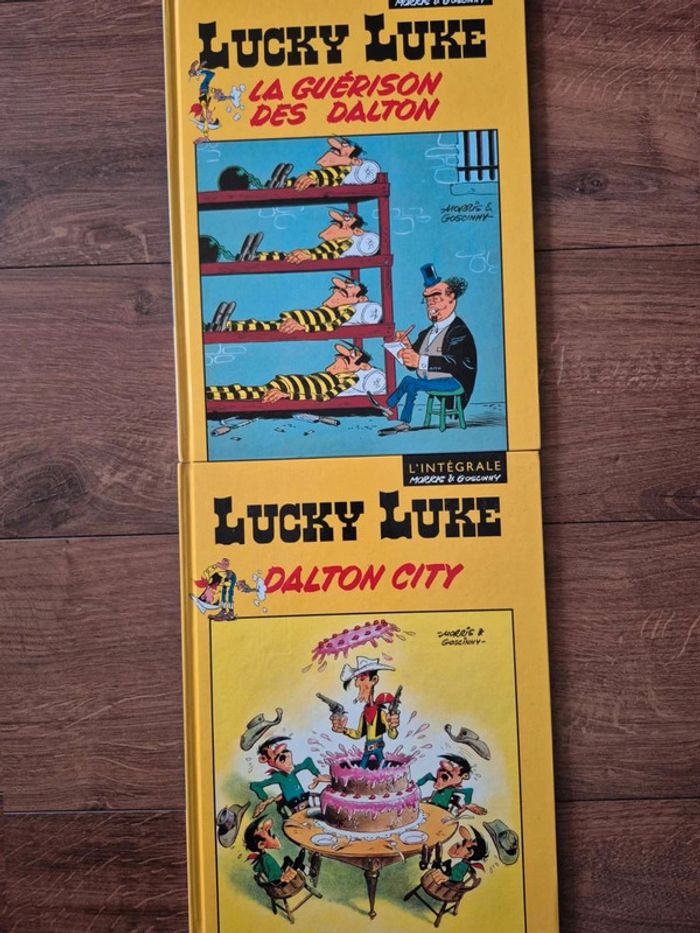 Lot de 2 bandes dessinées Lucky Luke