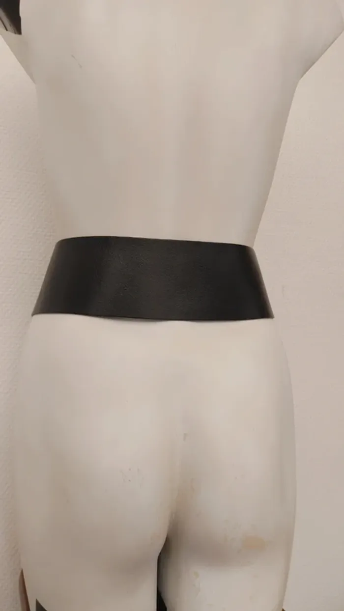 Épaisse large ceinture en cuir vintage noir - photo numéro 5