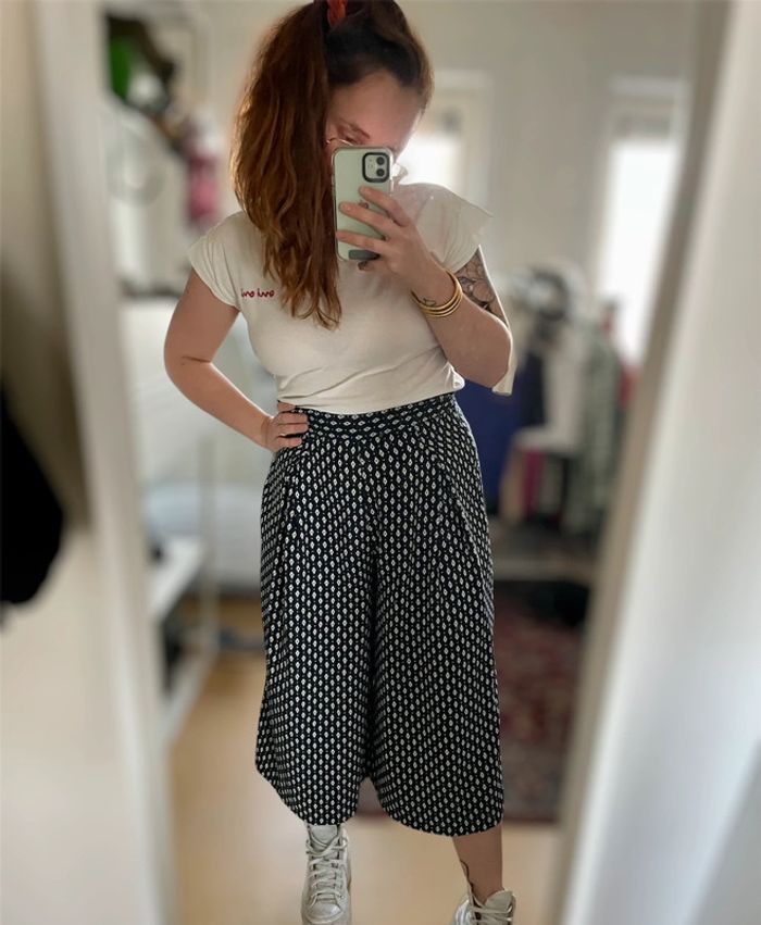 Pantacourt large bleu marine motifs blanc Street one taille 34/22 très bon état - photo numéro 4